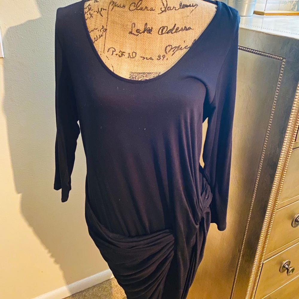 BLACK DRESS WITH RUCHING - Picture 2 of 3